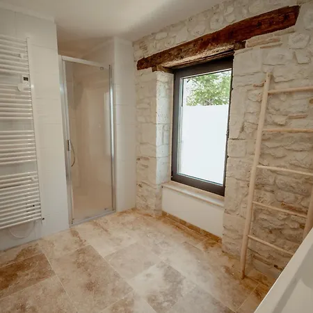 Des Vignes - Piscine - Jacuzzi - 18 Pers *