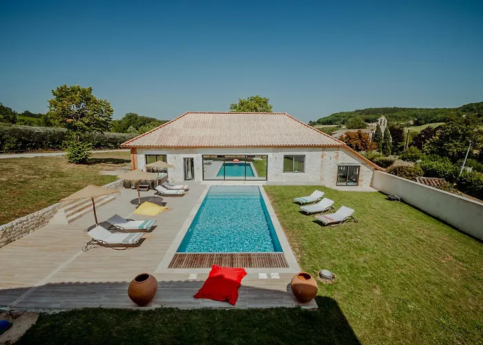 Des Vignes - Piscine - Jacuzzi - 18 Pers *